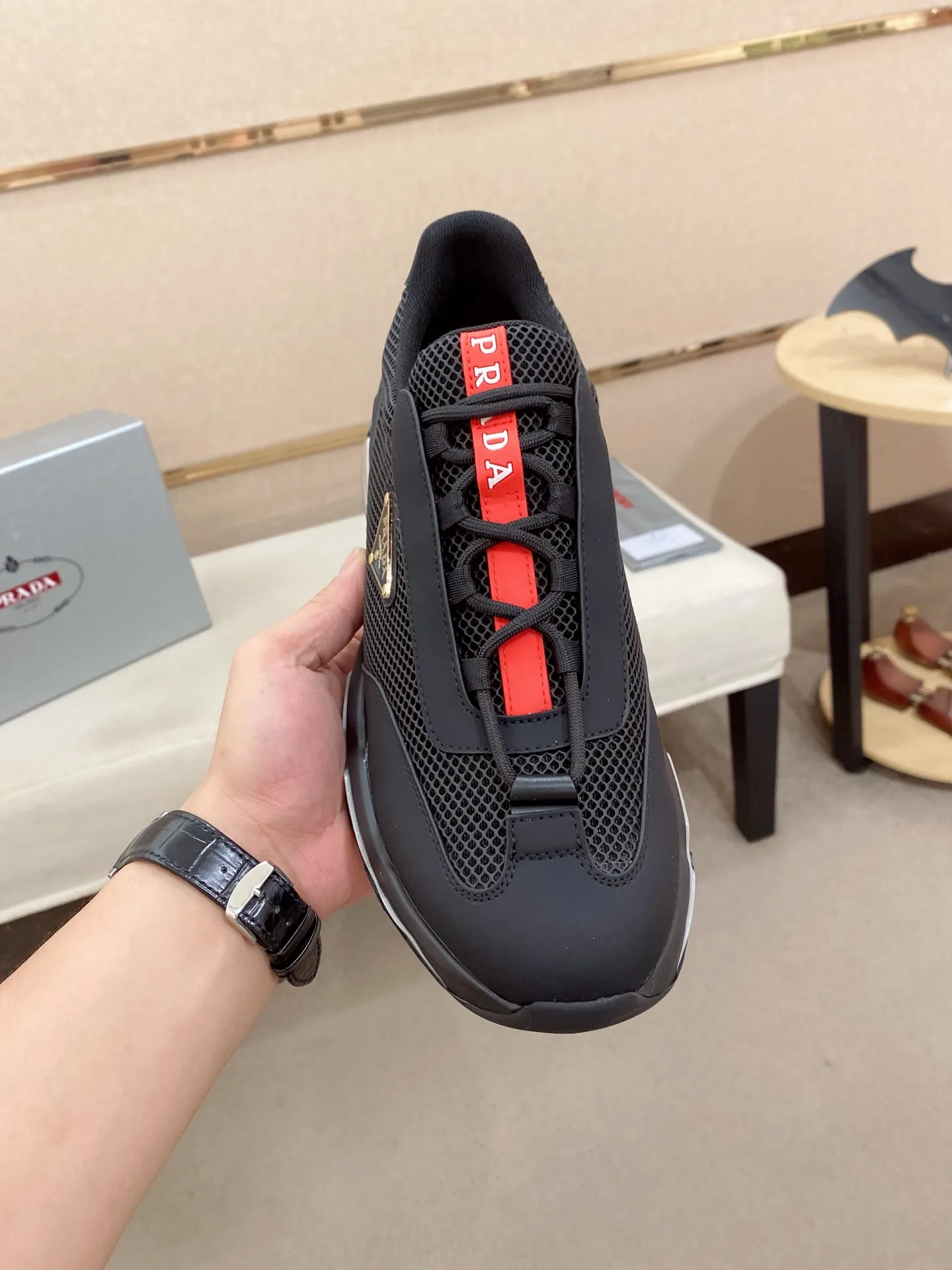 Factory price 660💰 ✔️✔️✔️High version High-quality new PRADA (Prada) counters are on the market at the same time, new men's shoes, 😘fabrics imported first-layer cowhide and mesh fabrics, purely handmade. Lining: Full cowhide lining. 👍🏿 High-end ☄️ air-cushion molded anti-slip rubber outsole, exquisite lines, simple and elegant, comfortable and high-end for leisure travel. Code number: 38 to 45